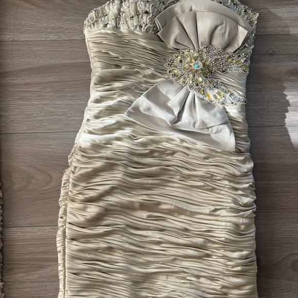 Terani Couture size 4 women’s formal dress - gorgeous ivory shimmer colour - Picture 2 of 5
